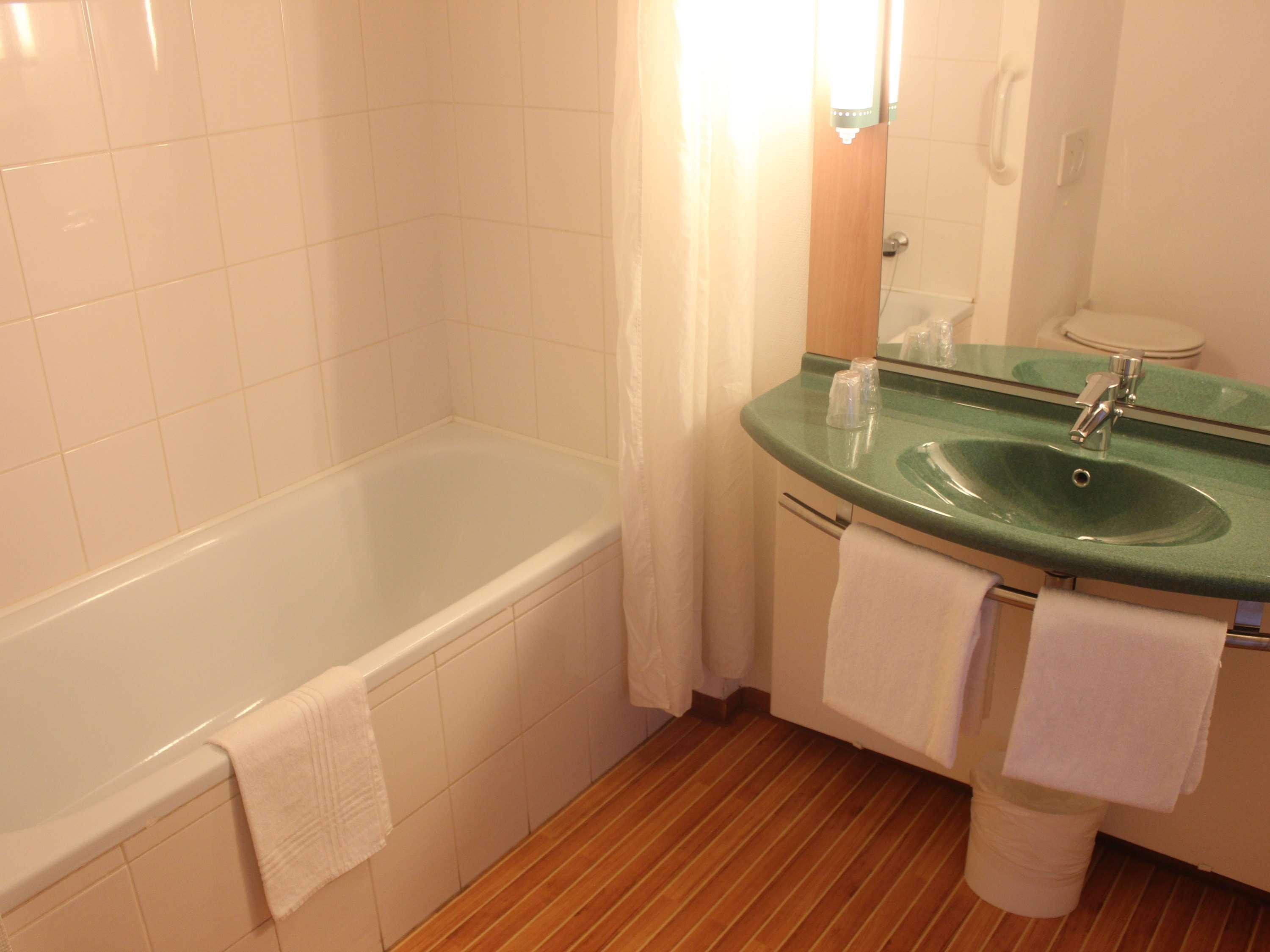 B&B Hotel Mons Gare Екстериор снимка