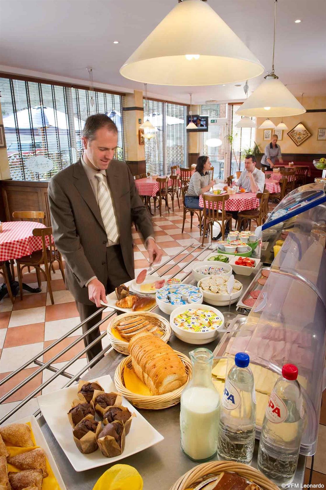 B&B Hotel Mons Gare Екстериор снимка