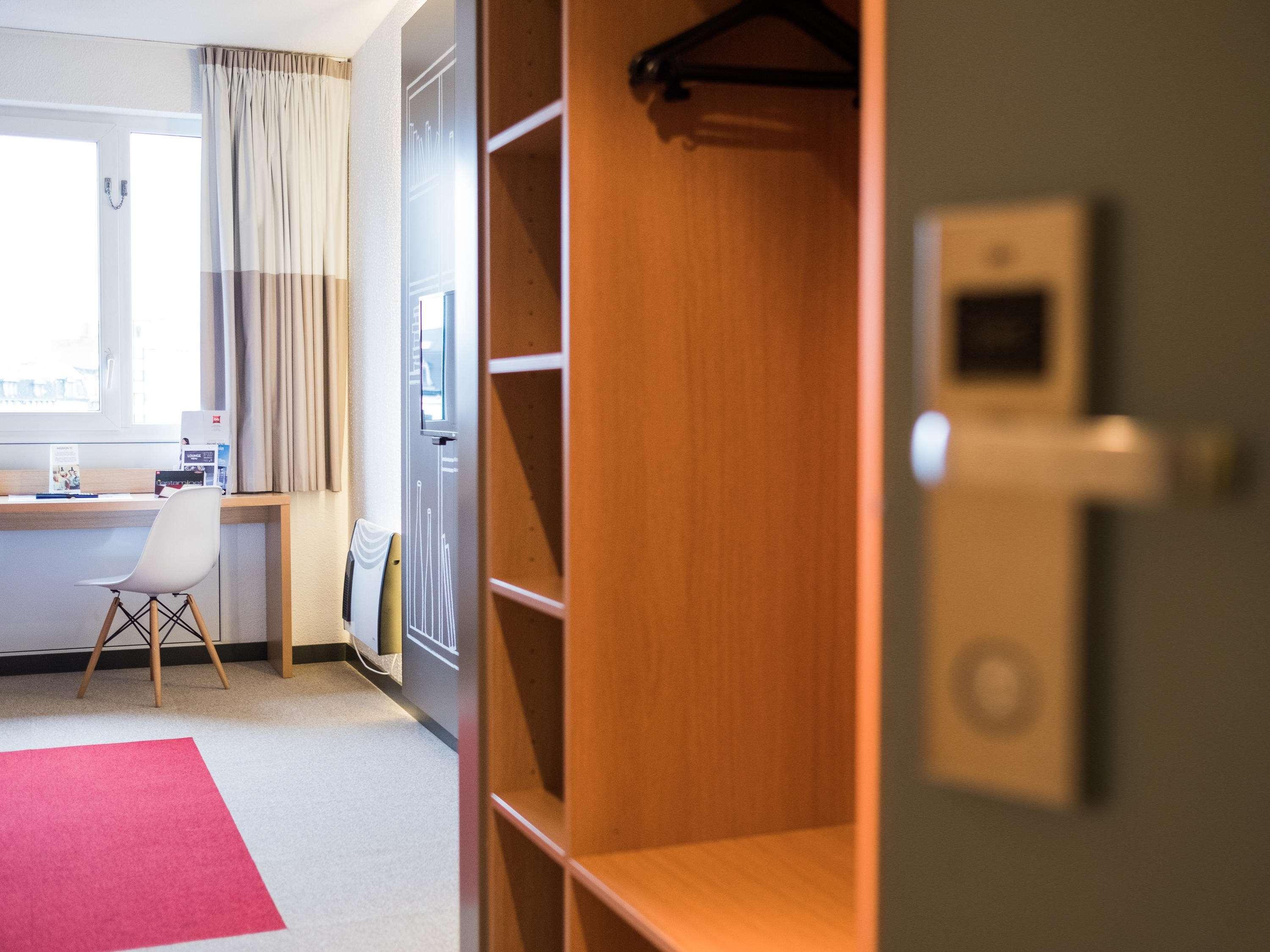 B&B Hotel Mons Gare Екстериор снимка
