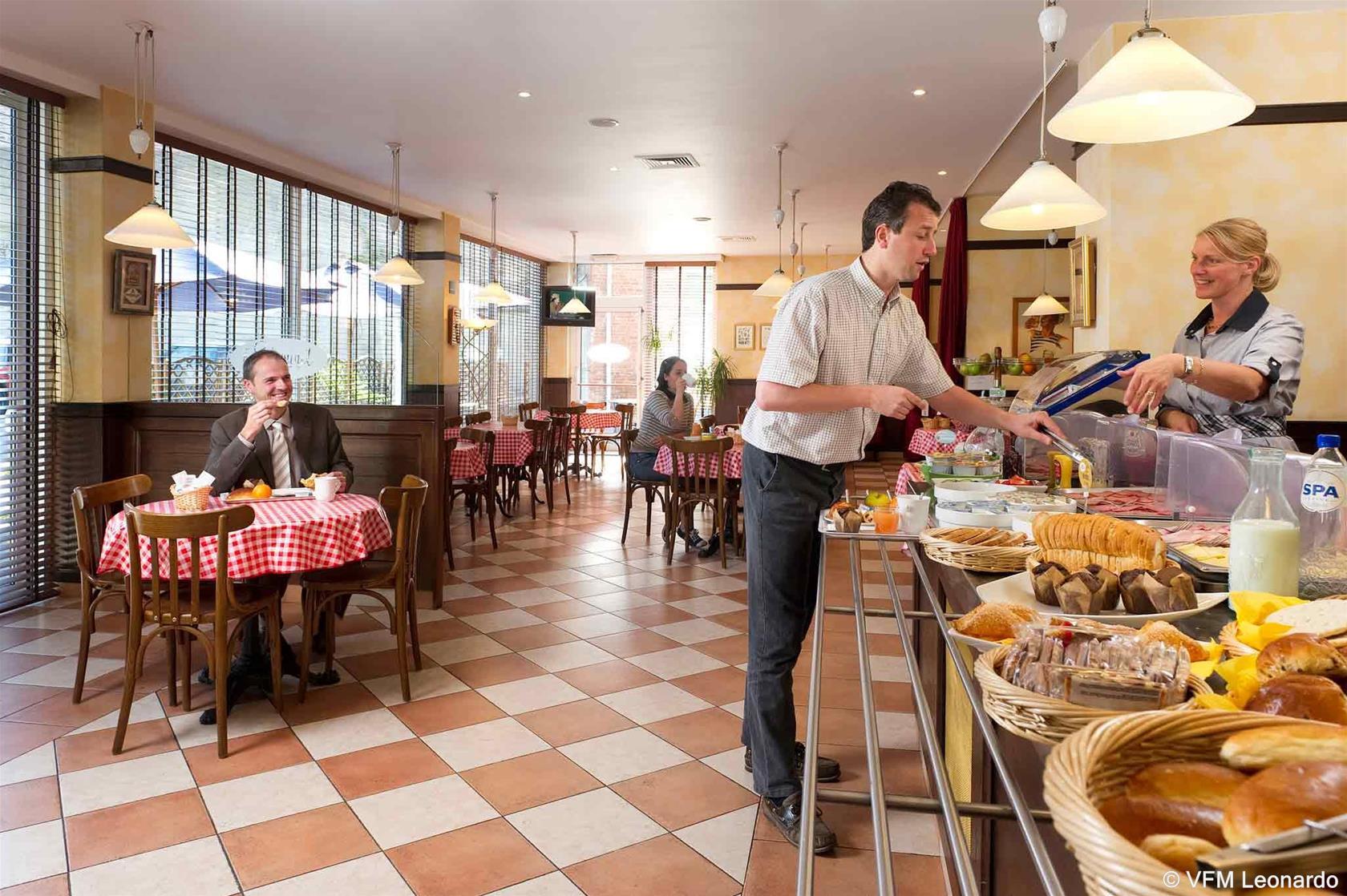 B&B Hotel Mons Gare Екстериор снимка