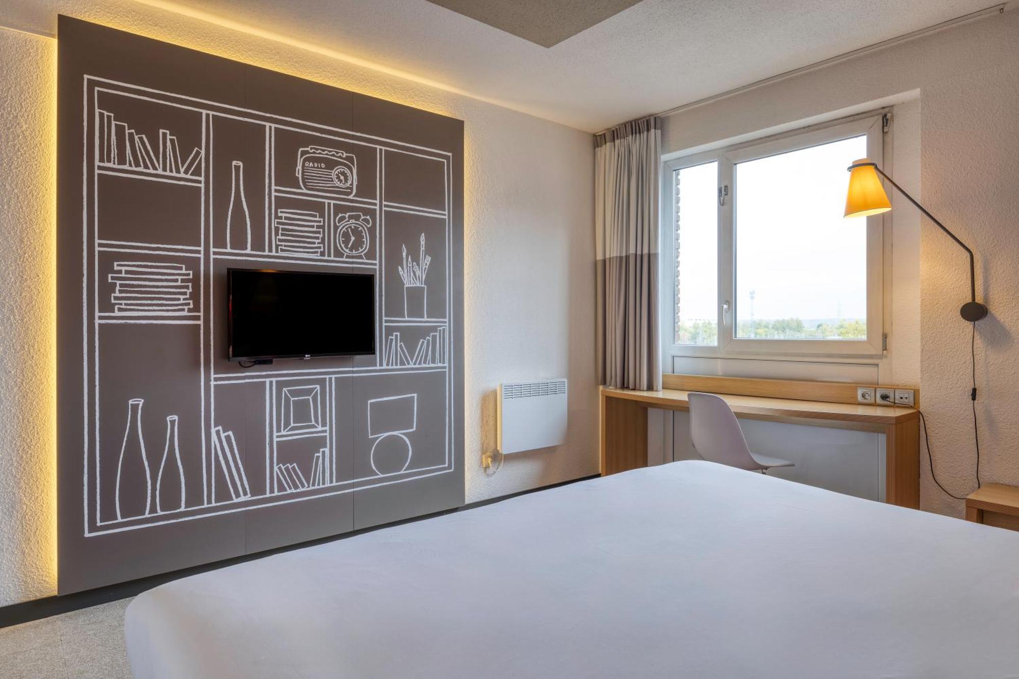 B&B Hotel Mons Gare Екстериор снимка