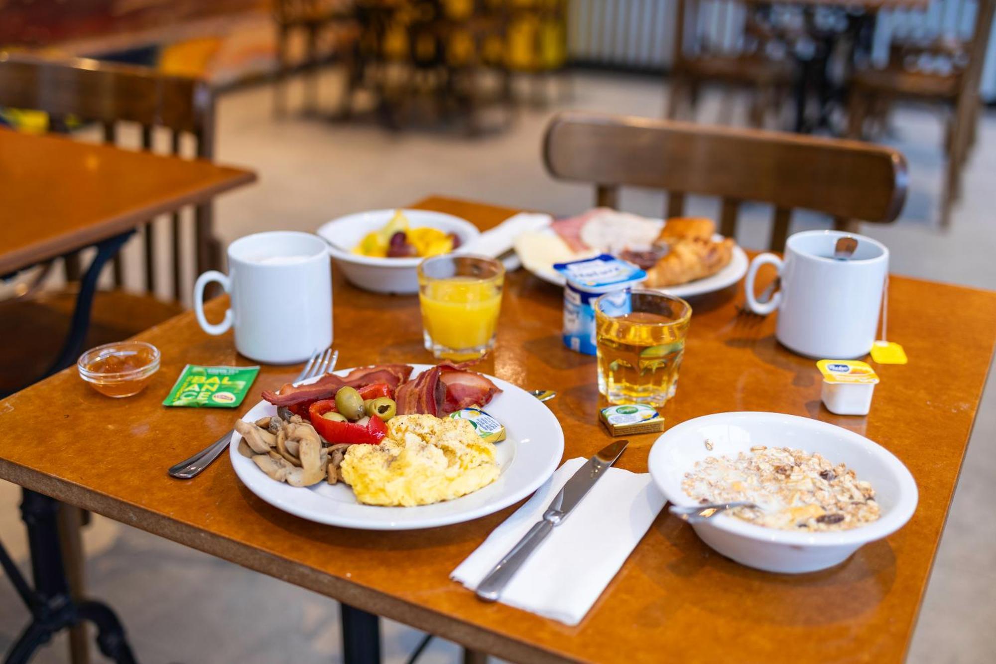 B&B Hotel Mons Gare Екстериор снимка