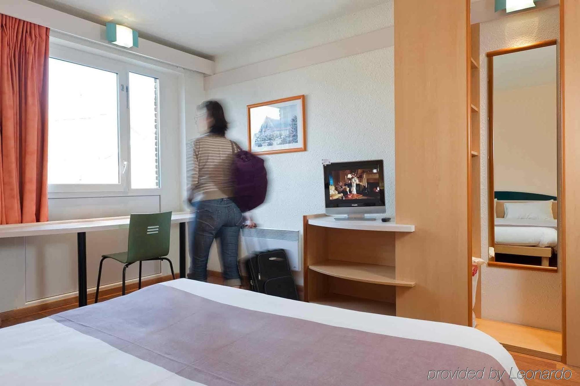 B&B Hotel Mons Gare Екстериор снимка